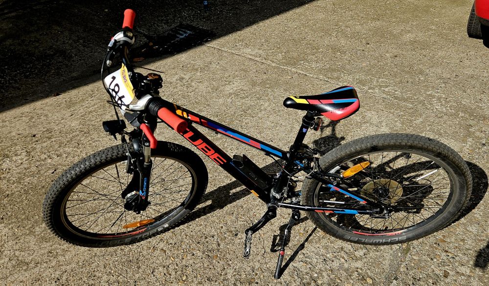 Vând bicicleta copii Cube