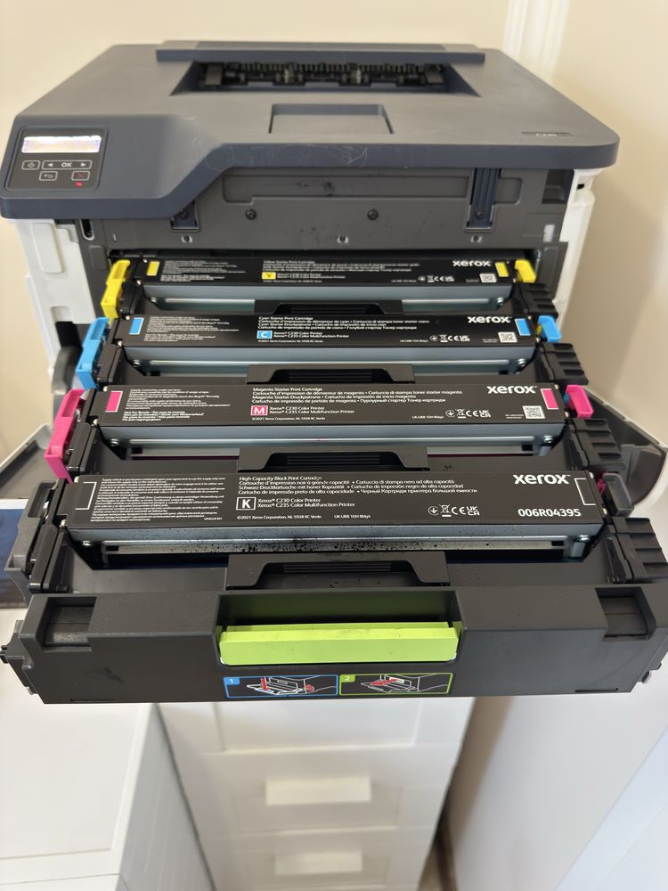 Лазерен принтер Xerox C230, цветен с WIFI