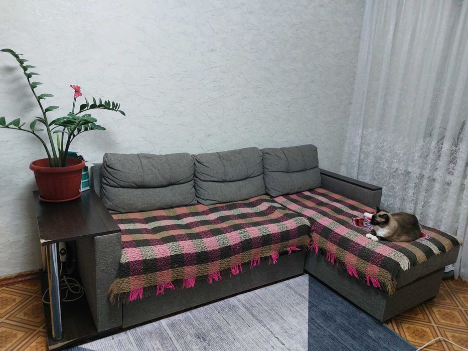 Диван угловой продам