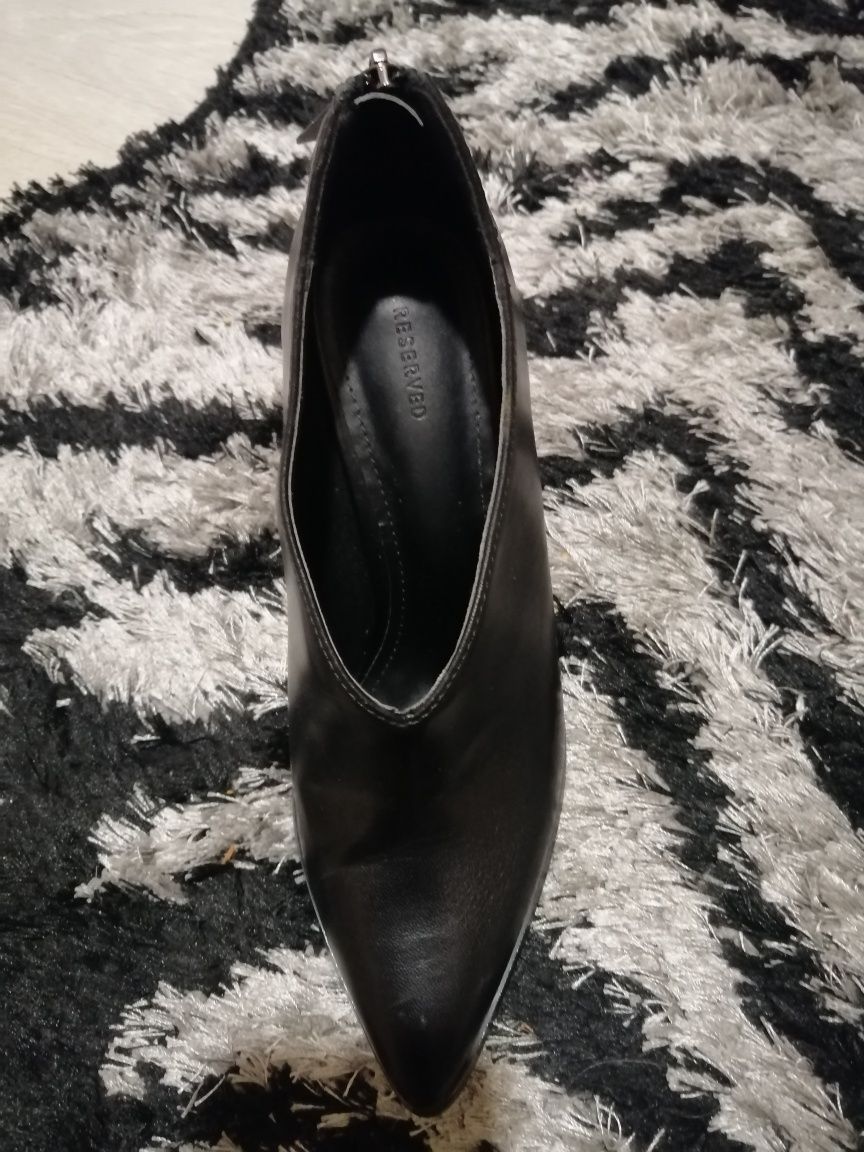 Черни остри обувки