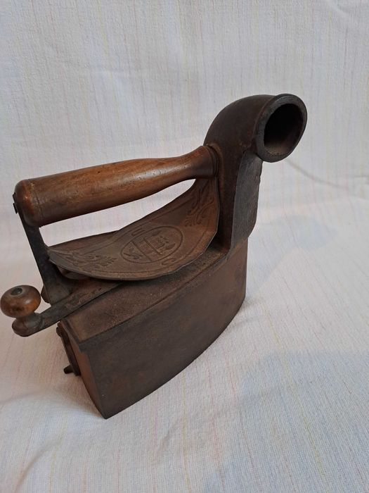 fier de calcat cu horn Mondragon secol 19 Franta