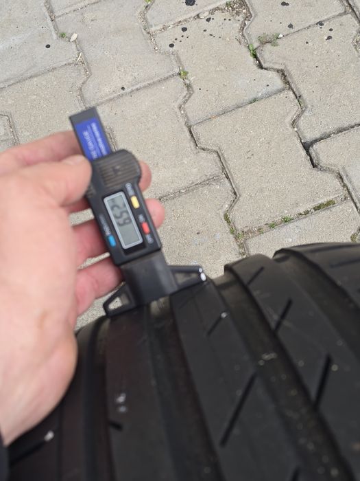 235 45 19 Nokian