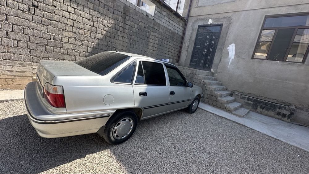 Srochno sotiladi Nexia 1