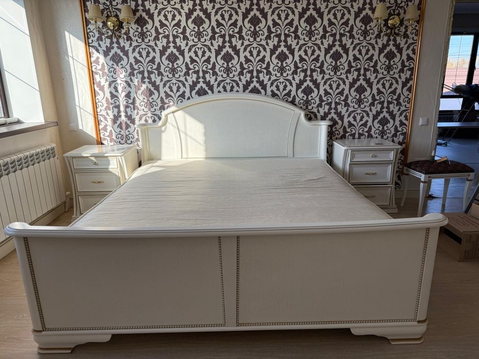 Продаю спальный гарнитур