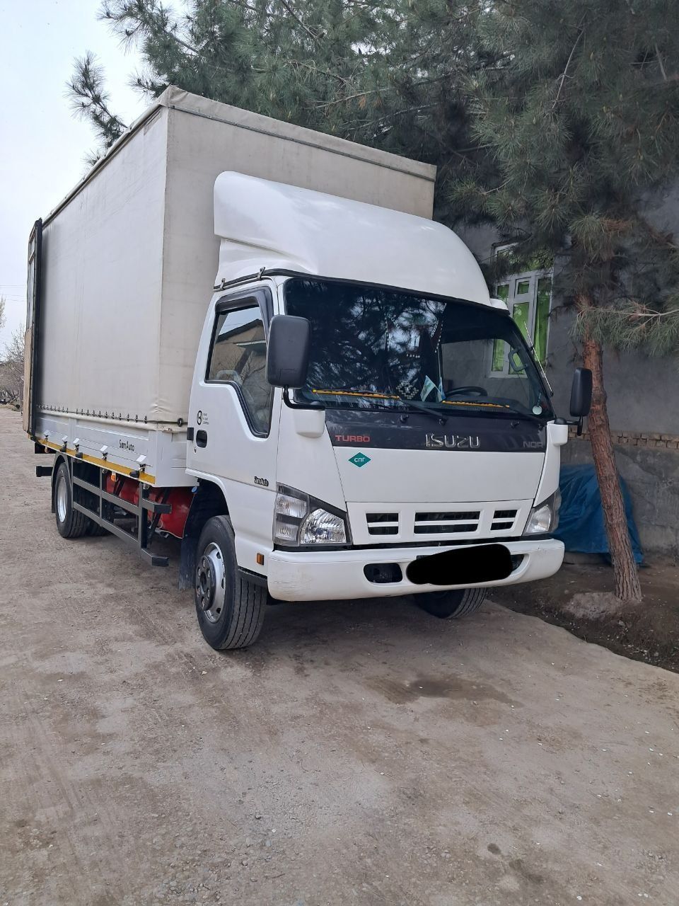 Isuzu NQR71 gaz.