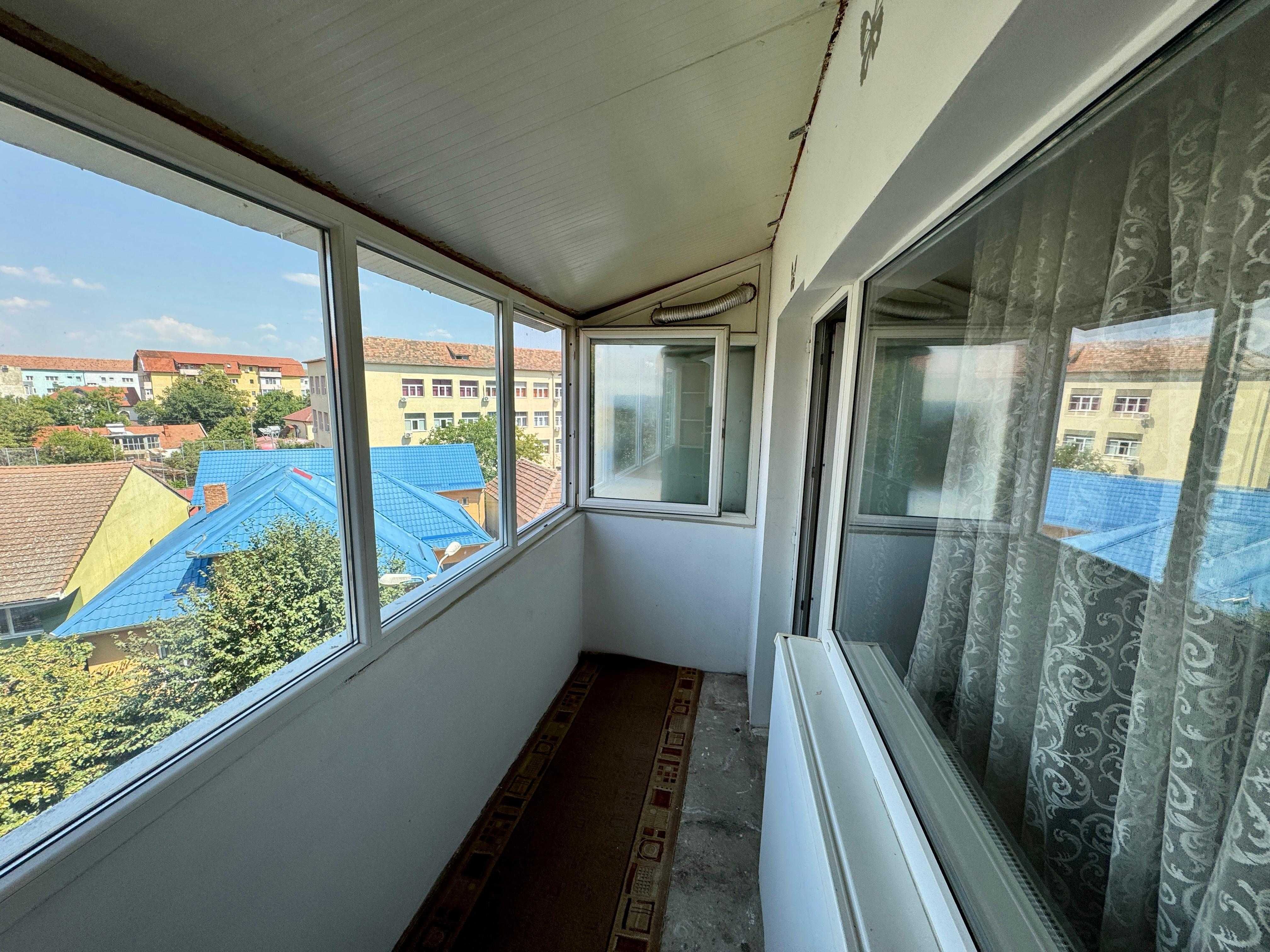 Proprietar vând apartament 3 camere, 72 mp – Zona Calea Șagului