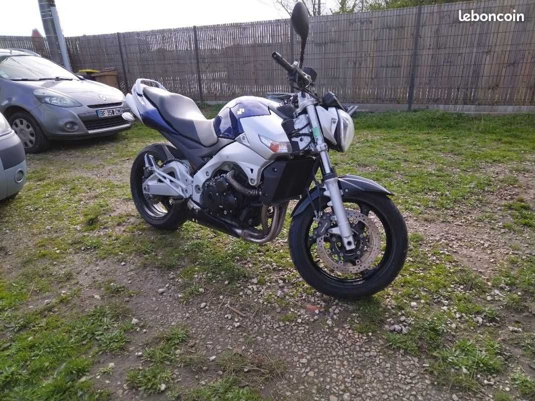 Suzuki GSR 600      .