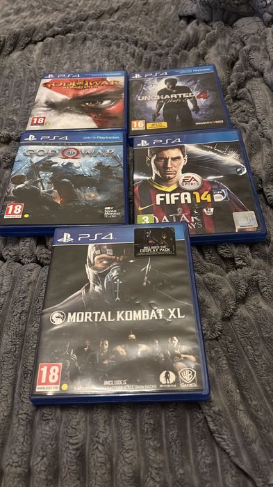 Vând Ps 4 de 1tb cu manete și jocuri