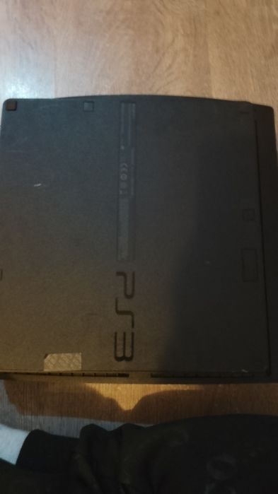 Vând ps 3 la 300 vând urgent ( negociabil)
