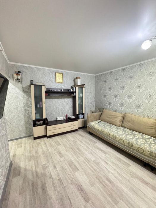 Продам двухкомнатную квартиру в районе старого Авторынка с еврорем!