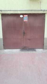 Метална гаражна врата