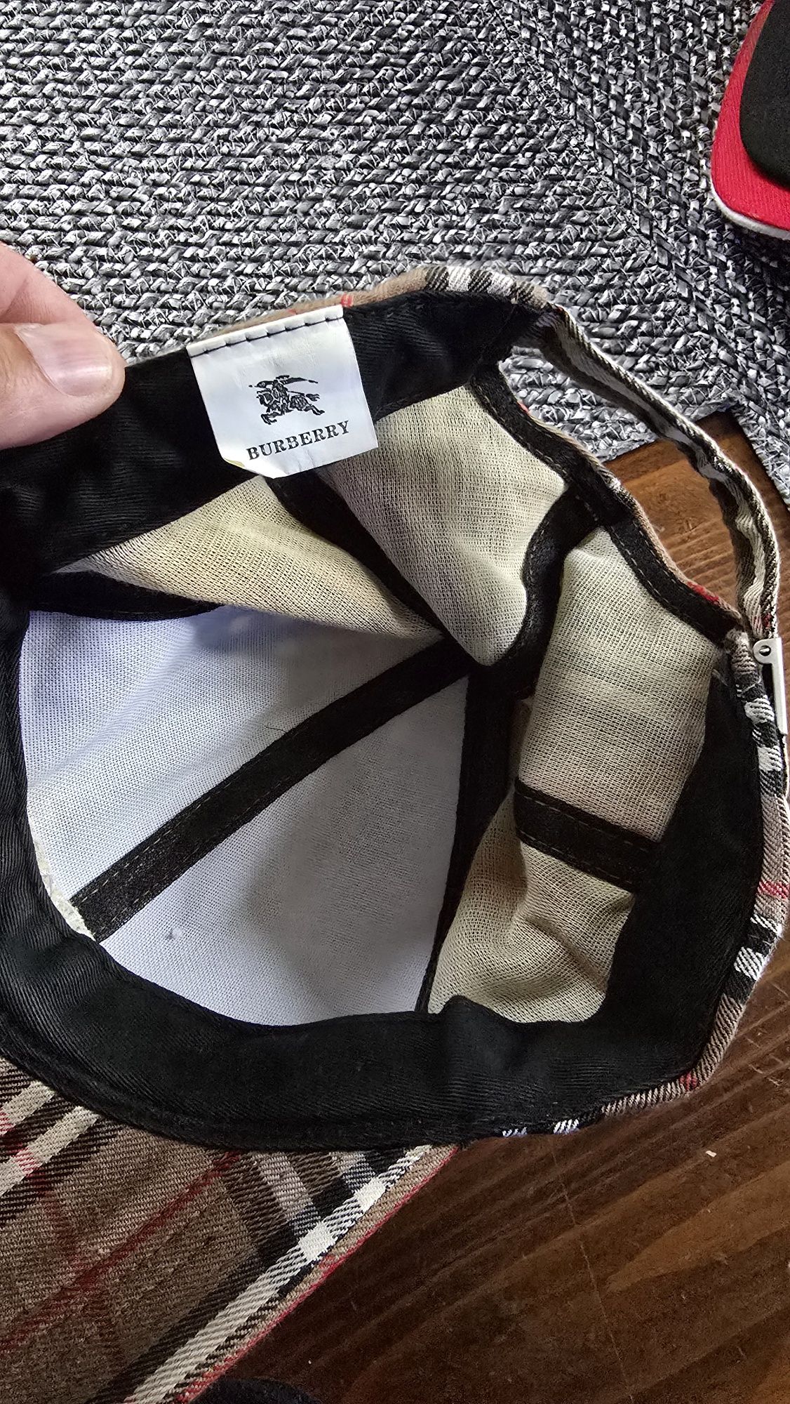 Шапки. Boss,Milwaukee, Red bull, Mammut, Burberry