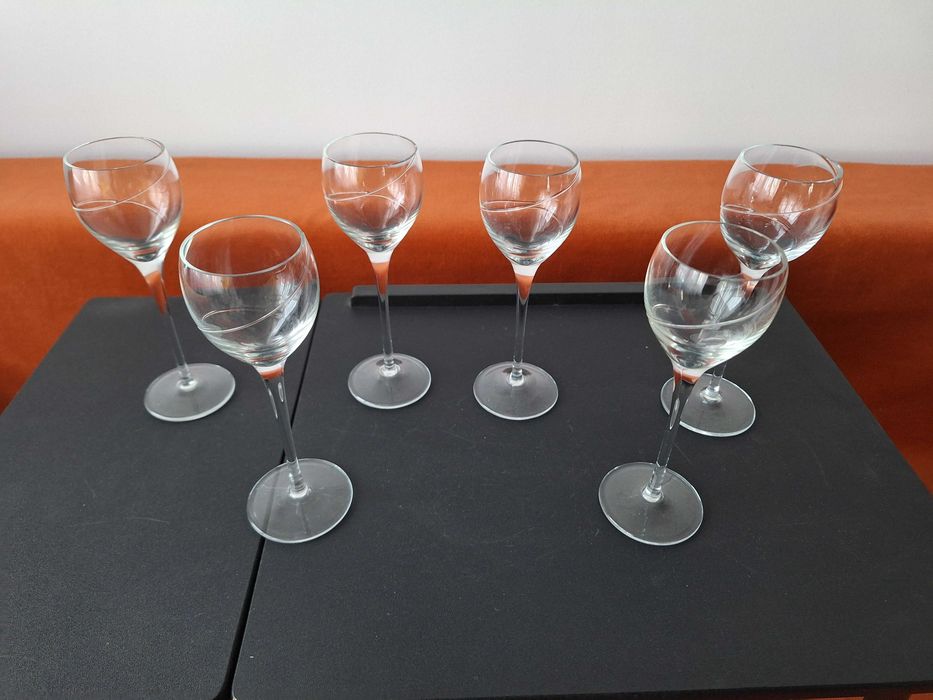 Pahare vechi cu picior inalt, buc=6, model deosebit