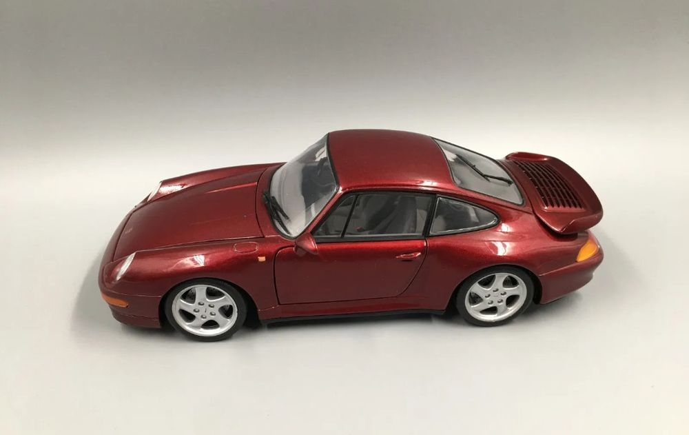 Macheta scara 1 18 Porsche 911 993 turbo coupe UT models