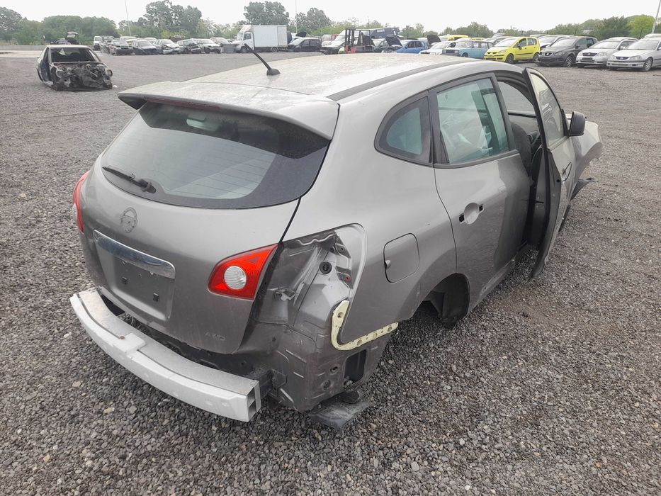 На части! Nissan Rogue 2.5i