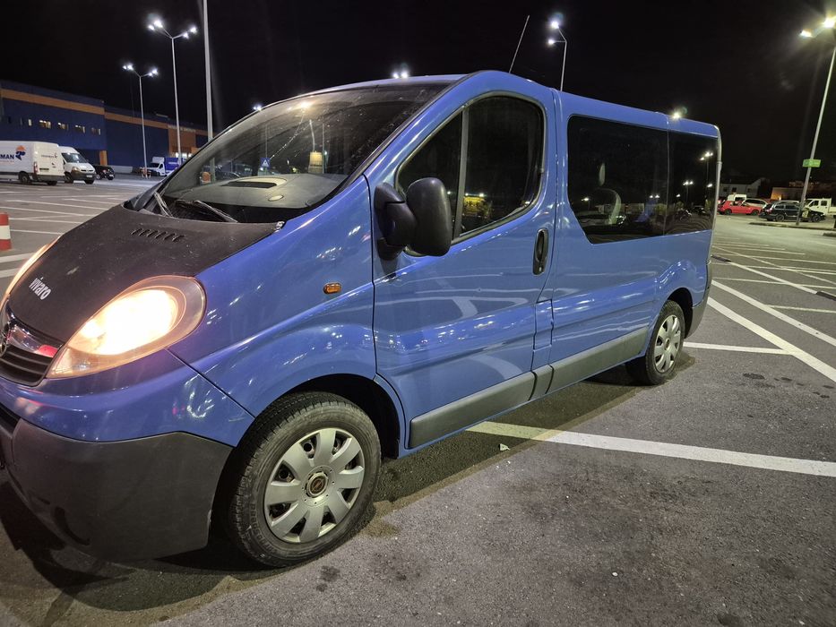 De vanzare opel vivaro 8+1 locuri