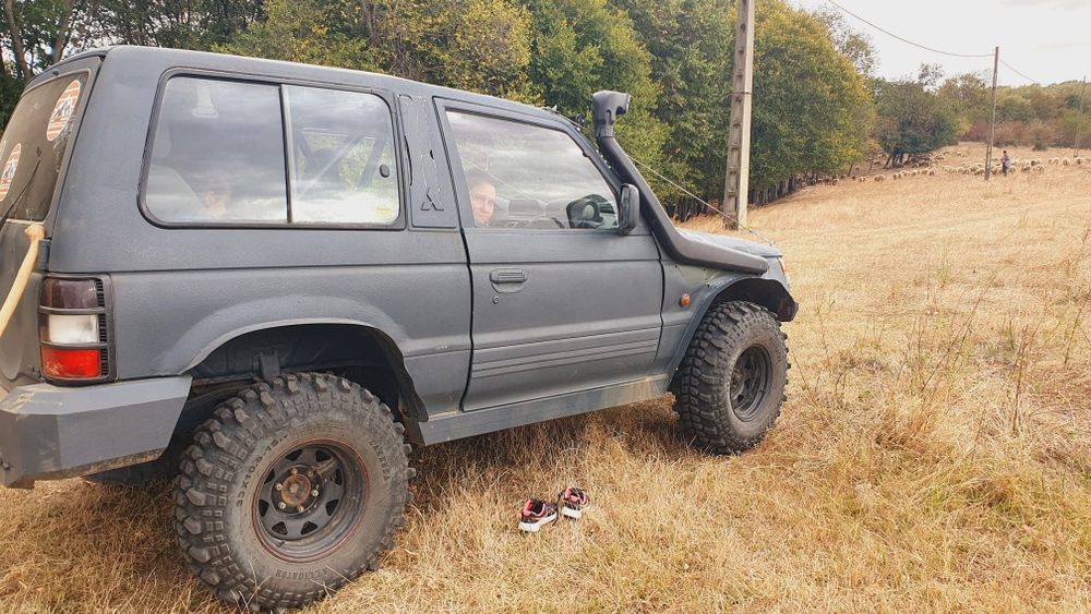 Vand sau schimb///Pajero 3.0 v6 manual echipat offroad