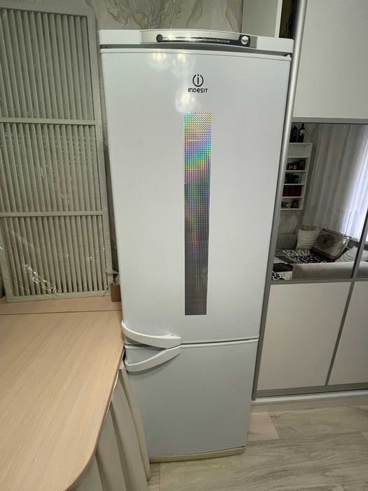 Холодильник Indesit