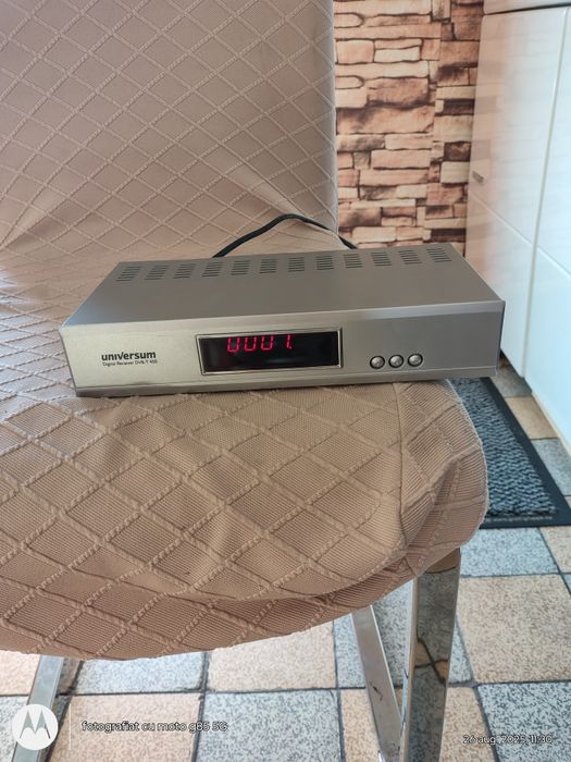 Receiver satelit Universum DVB-T 450