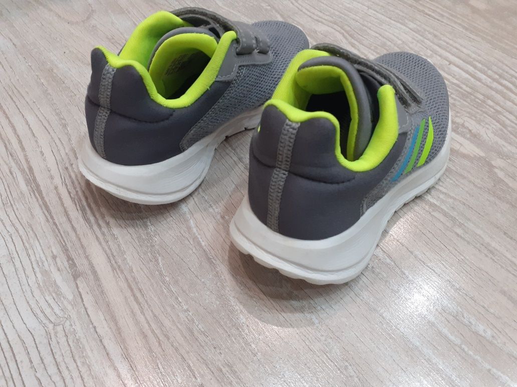 Продавам детски маратонки адидас adidas номер 29 номера