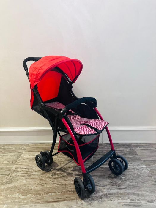 Коляска красная в отличном состоянии