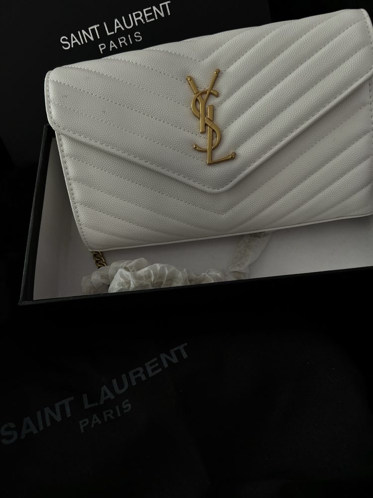 Чанти и портмоне на марката ysl