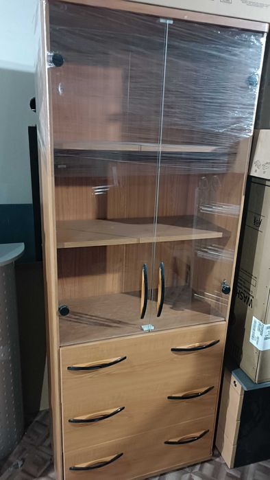 Шкаф офисный для бумаг со стеклянными дверцами