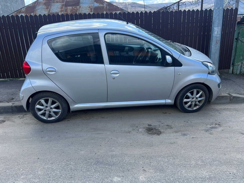 Dezmembrez toyota Aygo 2009 motor 1.0 benzina