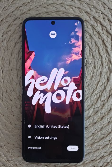 Продавам Motorola Razr 40 Ultra