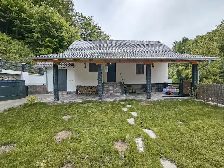 Casa de vanzare in zona turistica Suncuius / Oportunitate de afaceri