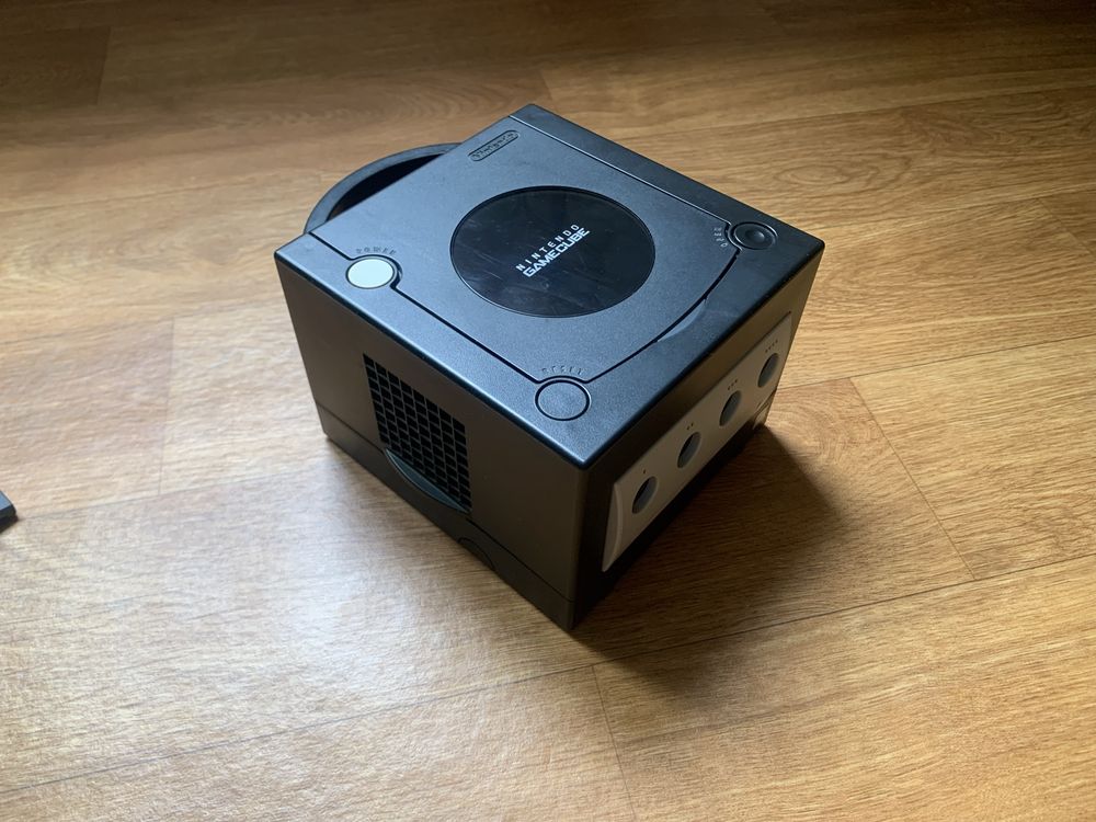 Nintendo GameCube Dol-001