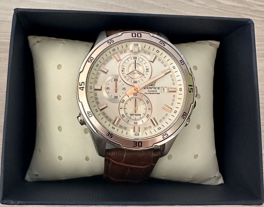 Продавам часовник Casio Edifice