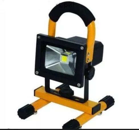 Акумулаторен 12/220v L E D диоден прожектор осветителна вана