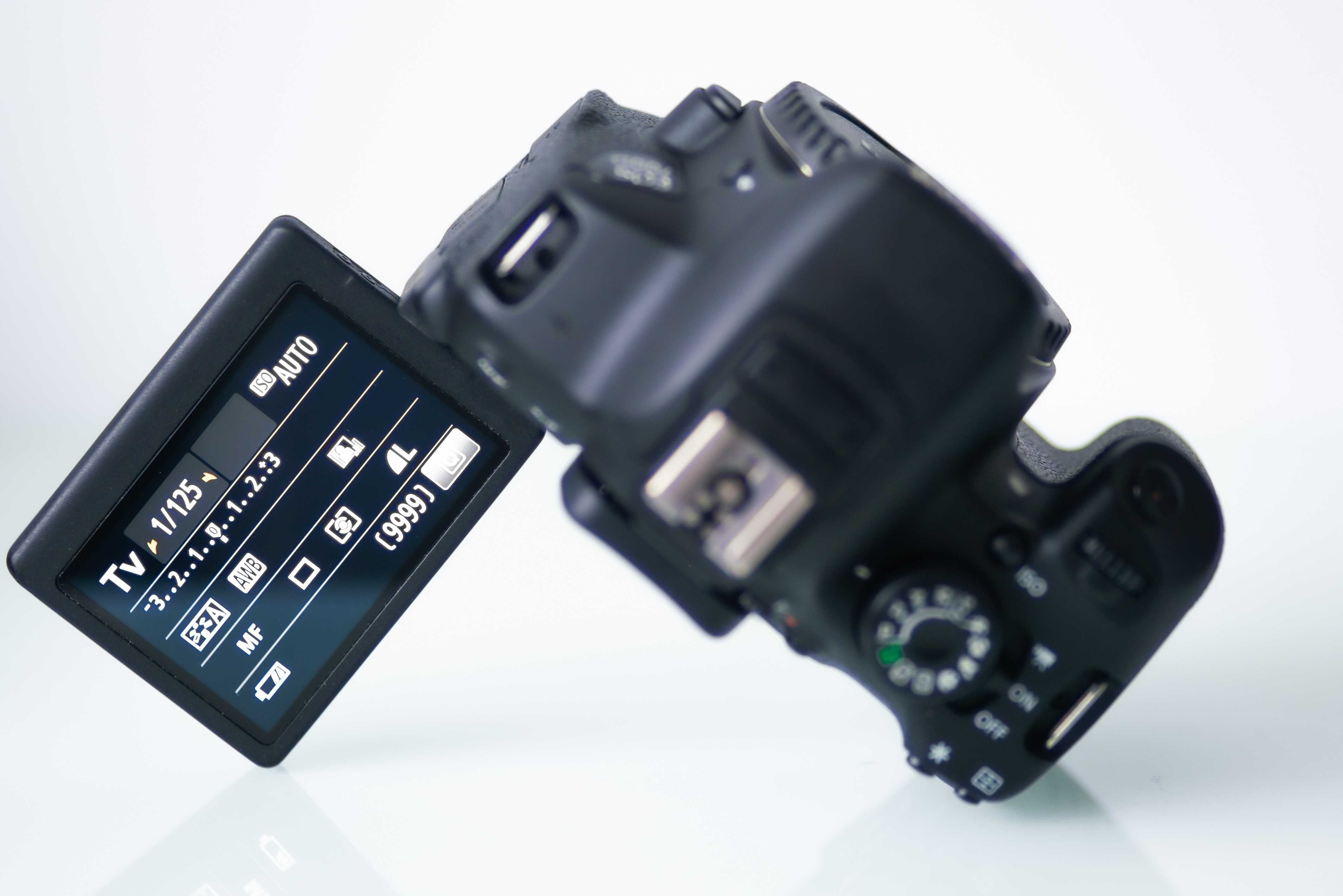 Kit CANON 700D + obiectiv 18-55mm cu stabilizare, 26 mii cadre