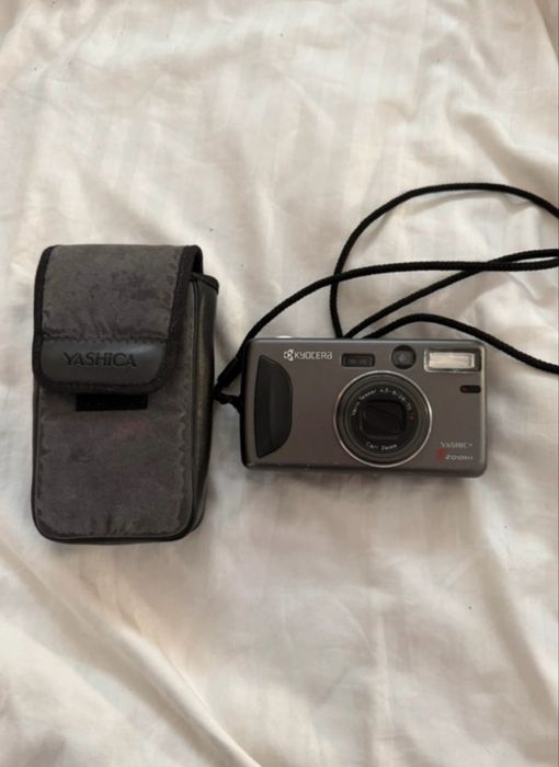 Aparat pe film Yashica Tzoom (T4)