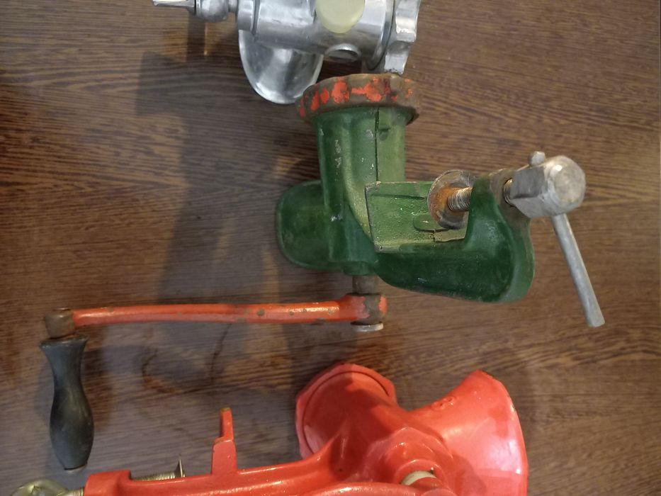 Vând mașini de tocat ,Flacăra vechi.