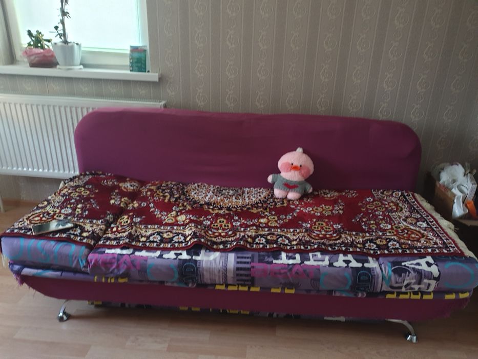 Продам, стол как журнальный, тахту и диван 2 за 5000 в связи с переезд