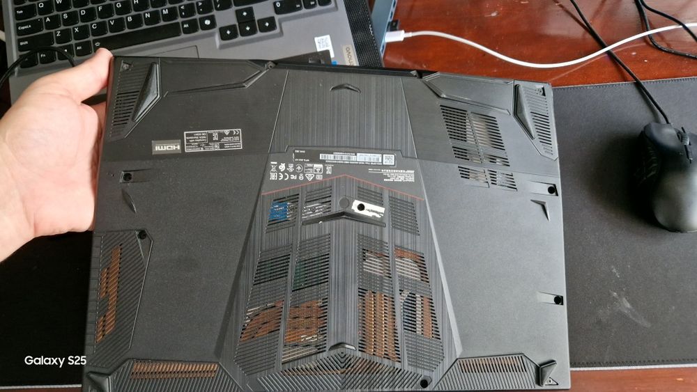 De vânzare laptop RTX 3060 64 GB RAM MSI thin 10ue cu procesor i5 seri