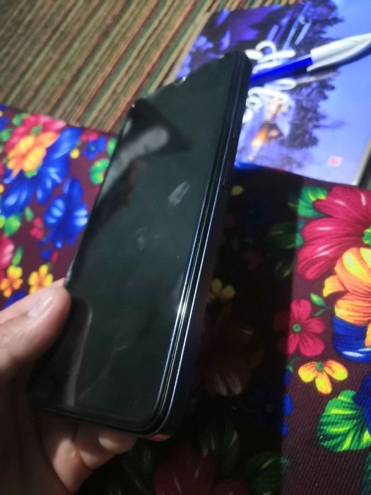 Infinix hot 30i xotra:8+8 128