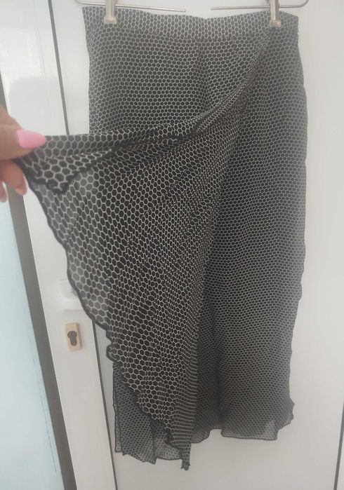 Продавам дамски костюм от три части номер 46