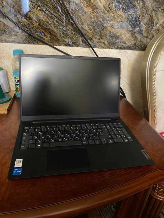 Lenovo noutbook sotiladi