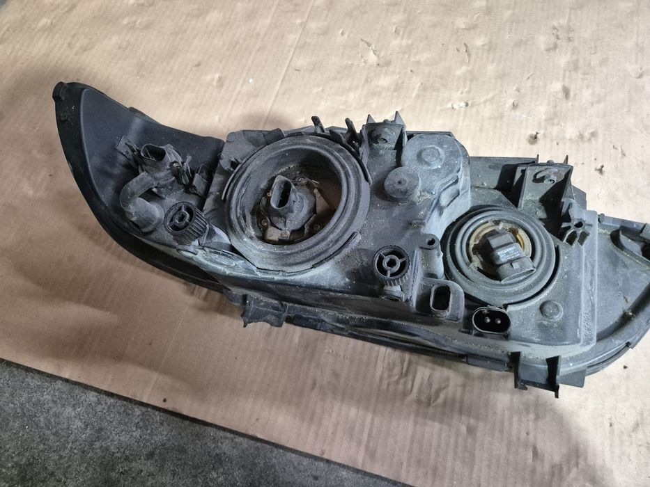 Десен фар Бмв Е39 Hella 5 серия BMW E39 фарове