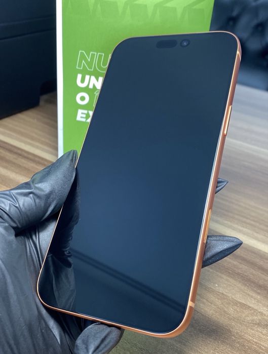 iPhone 17 Pro Max • 256 GB • Cosmic Orange