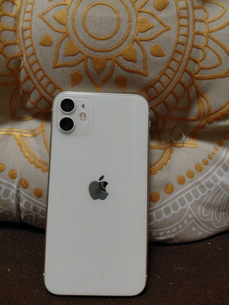 iPhone 11 като нов .