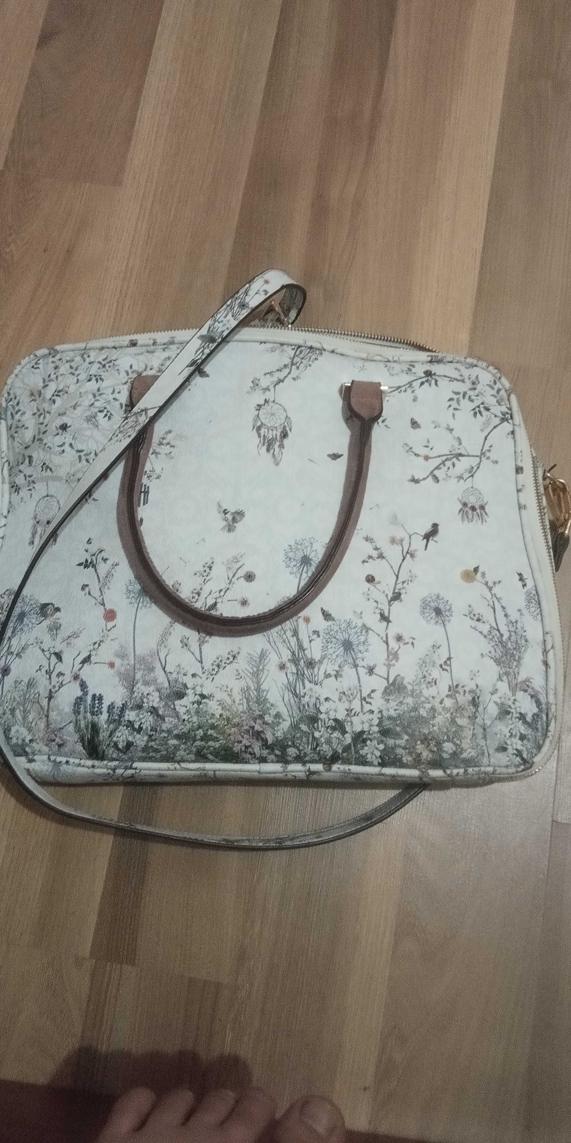 Geanta floral  laptop Parfois cu flori