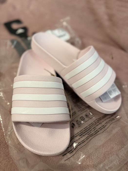 Adidas чехли нови