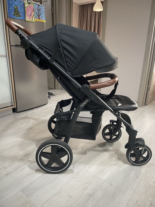 Продам детскую прогулочную коляску tomix