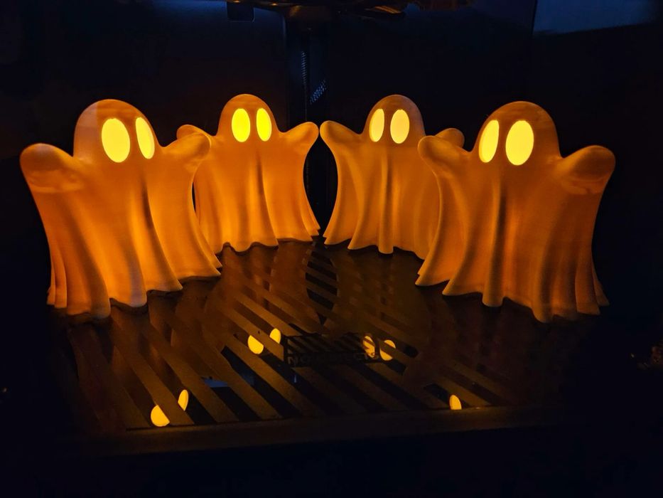 Fantoma halloween cu lumanare