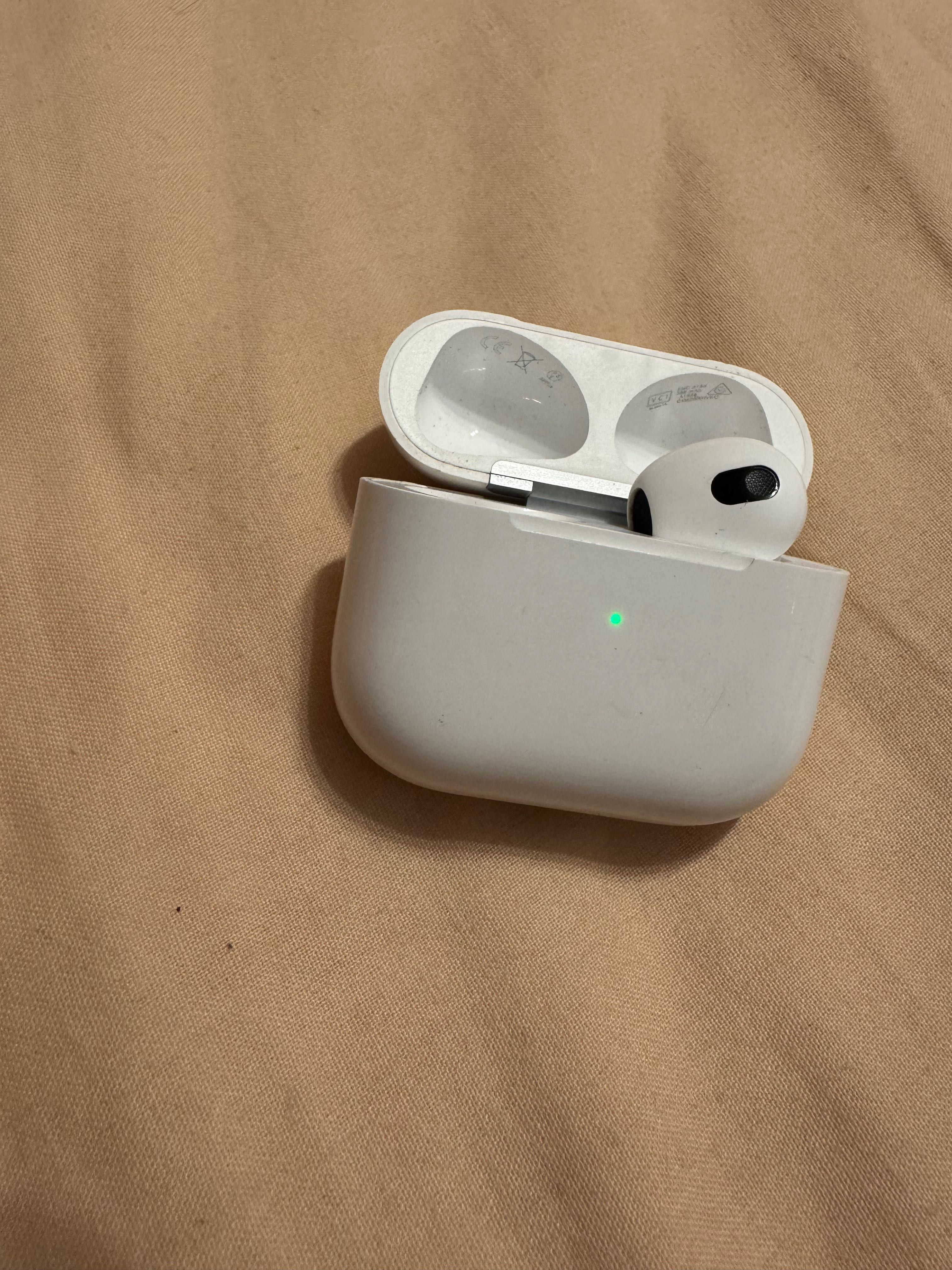 Продавам истински Airpods 3gen!