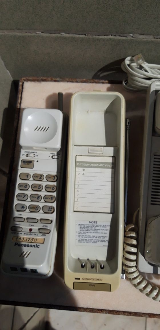 Telefon vintage cu disc pe receptor